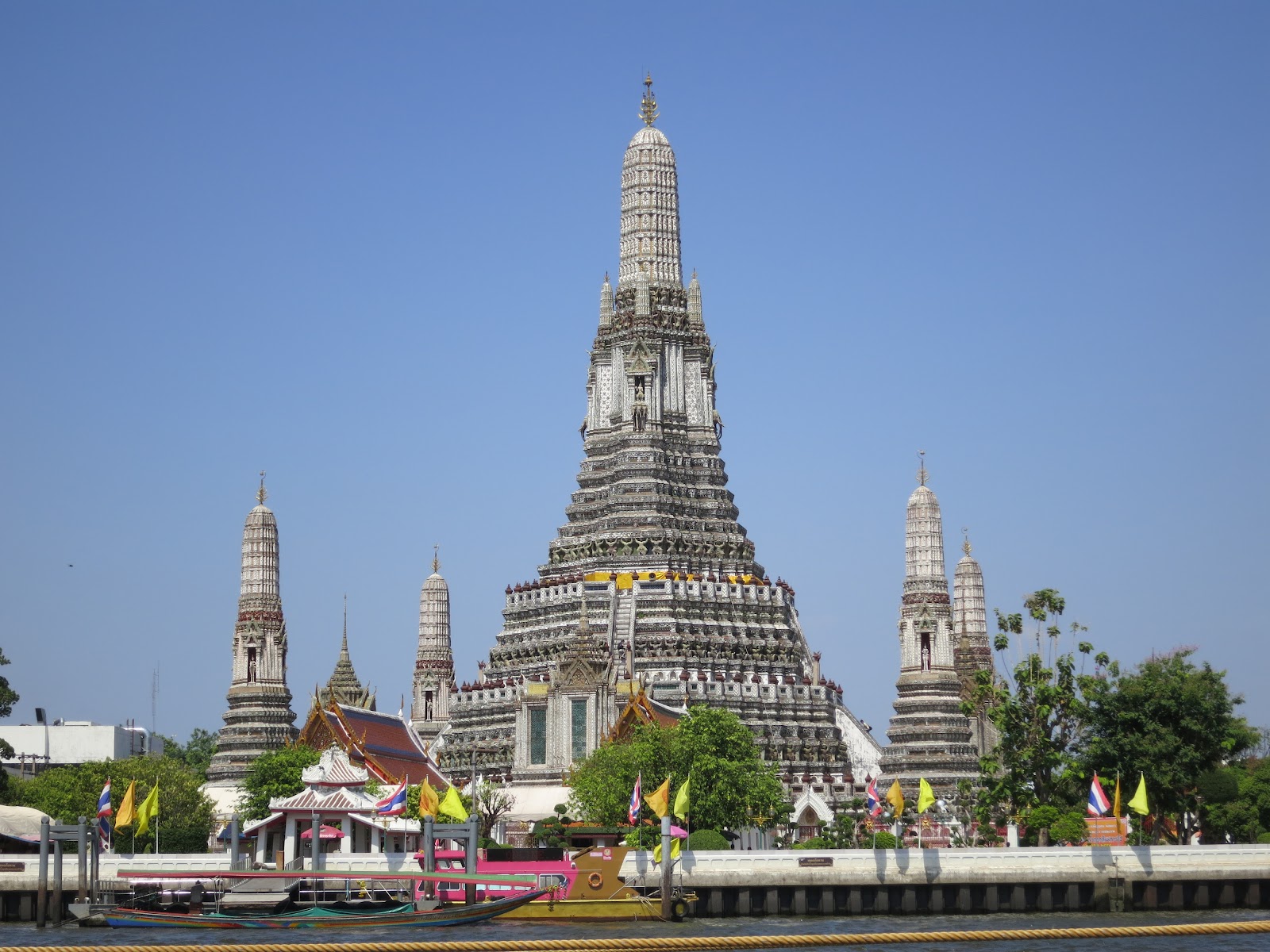 Wisata Wat Arun Temple Bangkok 2 Hari 1 Malam